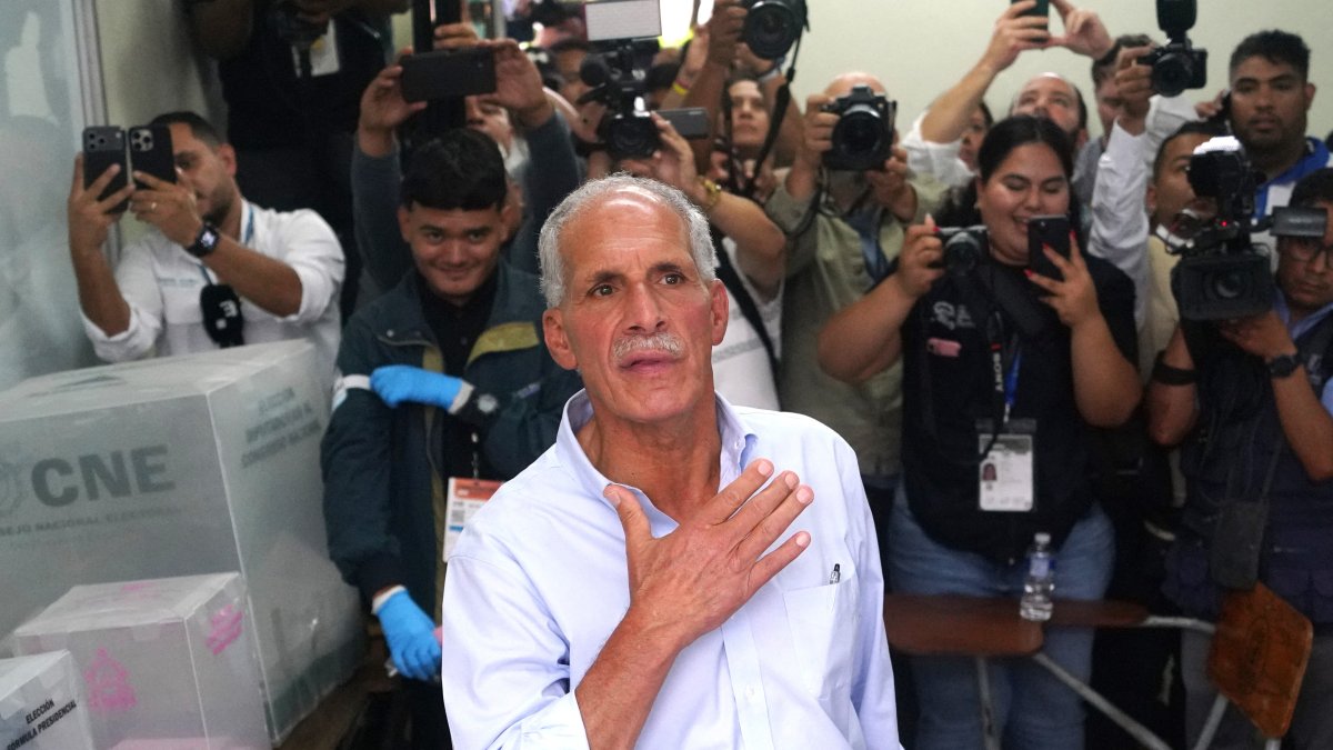 Nasry Asfura voting in Tegucigalpa/Johny Magallanes.