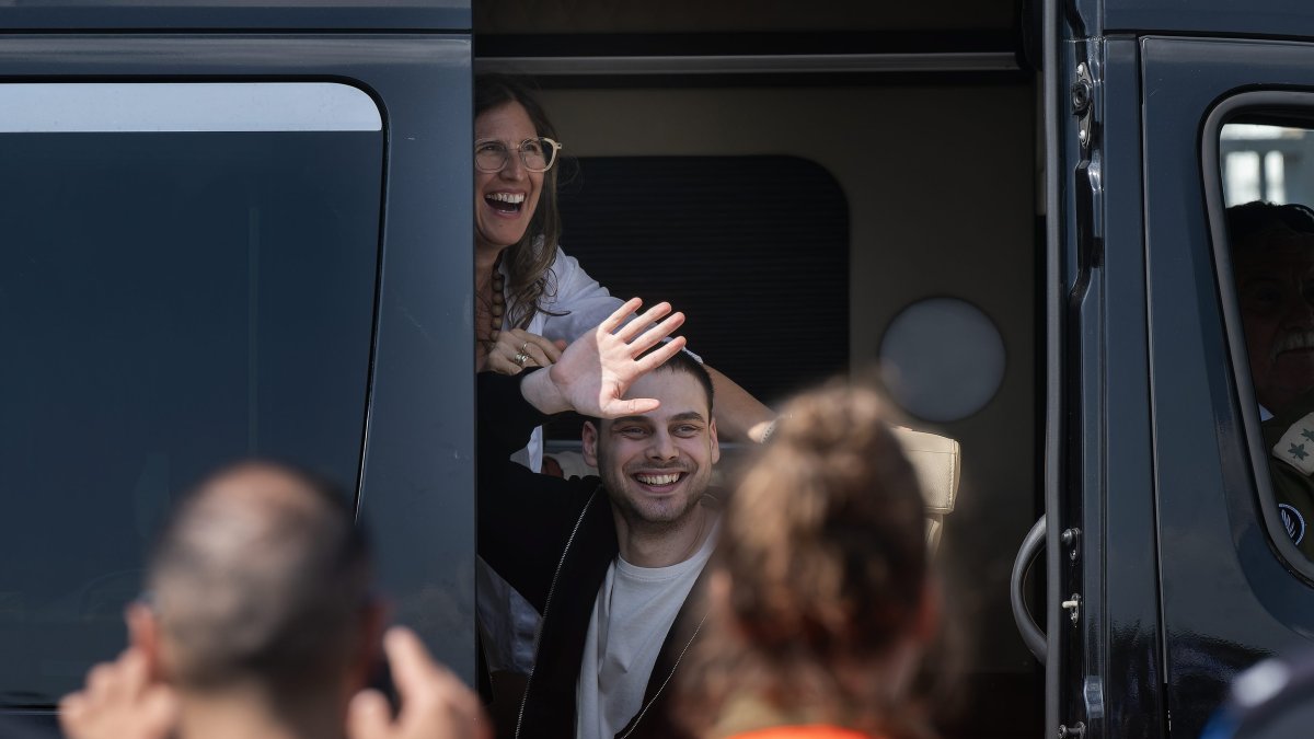 Alon Ohel waves to his friends after being released from Hamas captivity