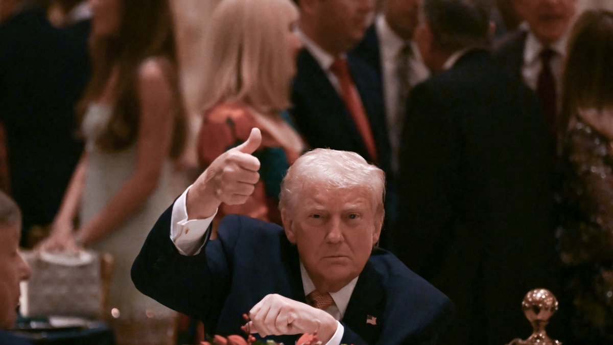 Donald Trump durante la cena de Víspera de la Navidad en Mar-a-Lago.