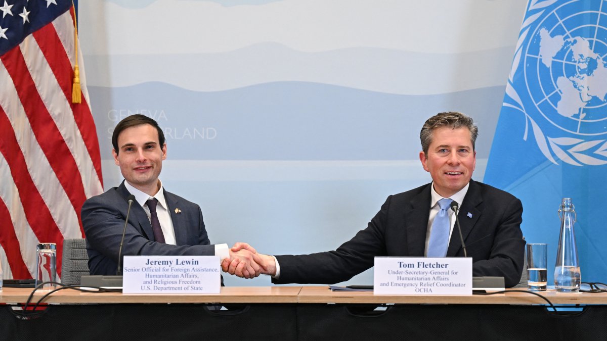 El subsecretario de Estado para Asistencia Exterior, Jeremy Lewin, con el subsecretario general de Asuntos Humanitarios de las ONU, Tom Fletcher.