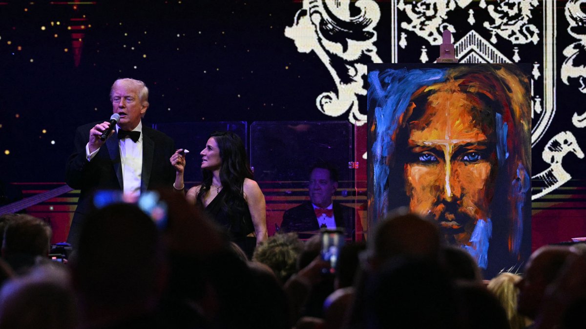 President Donald Trump with Christian speed artist Vanessa Horabuena.