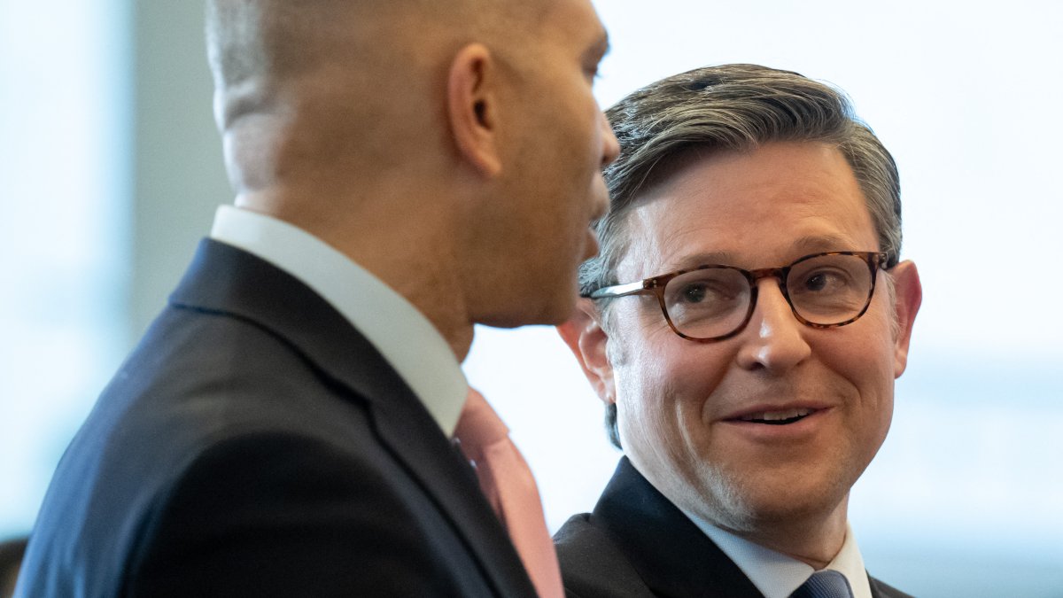 Mike Johnson talks with Hakeem Jeffries/ Saul Loeb.