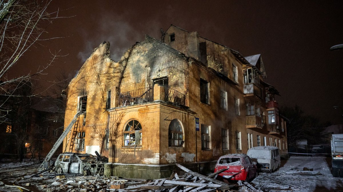 Edificio residencial tras los ataques rusos en Kiev.