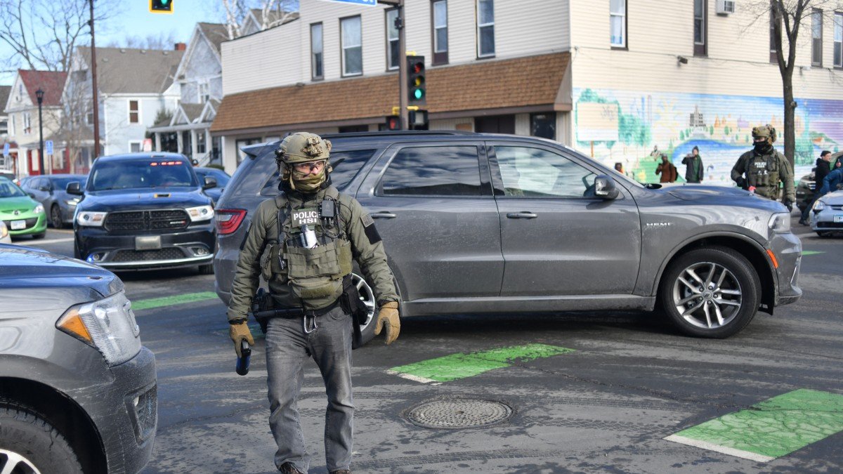 ICE agents patrol as they seek to detain undocumented people