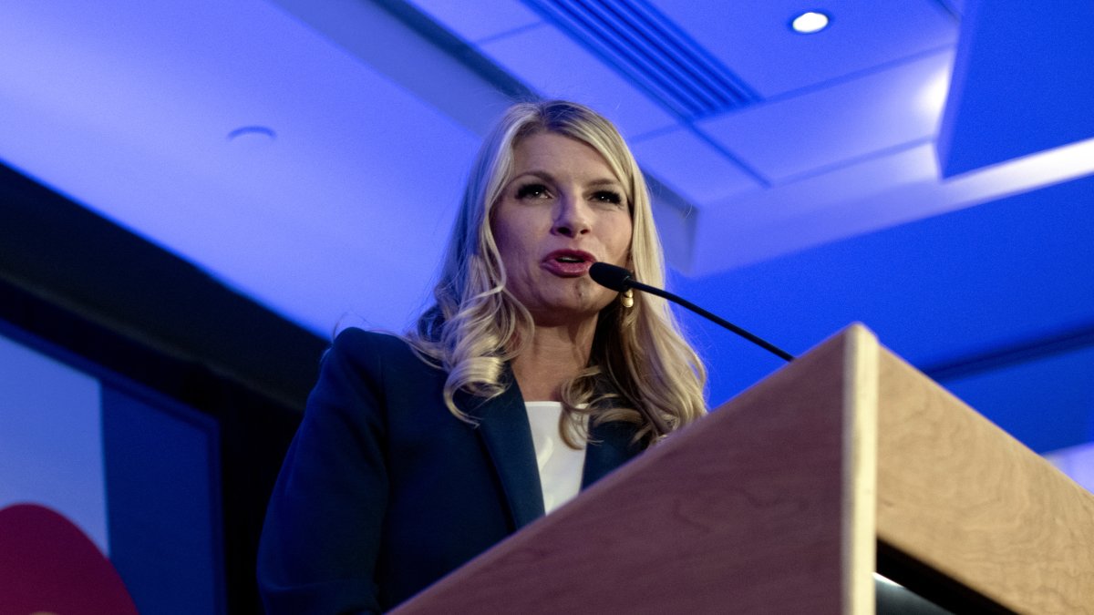 Senadora de Colorado Brittany Pettersen (D-CO)