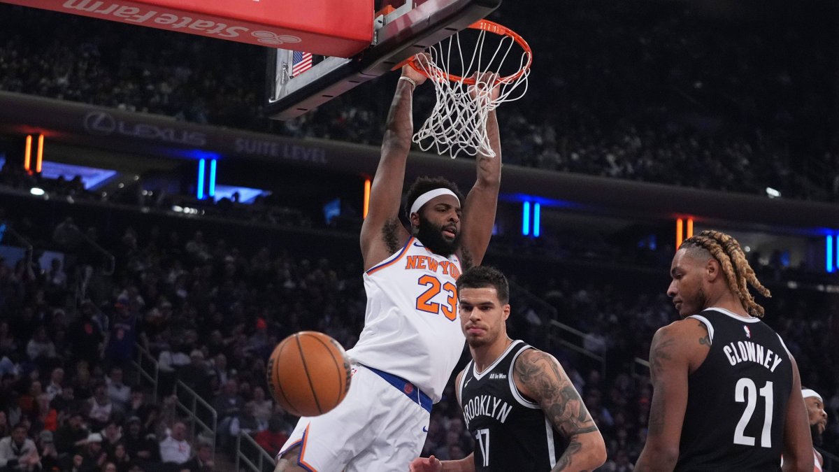 Mitchell Robinson anota para los Knicks