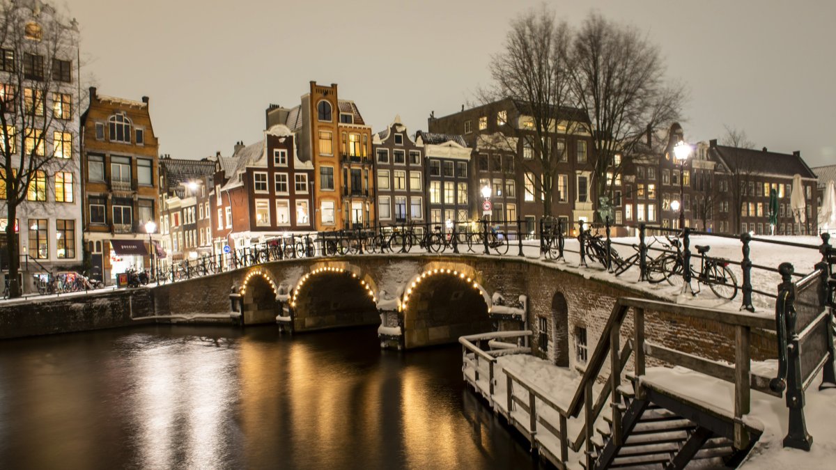 The city of Amsterdam in winter (Archive).