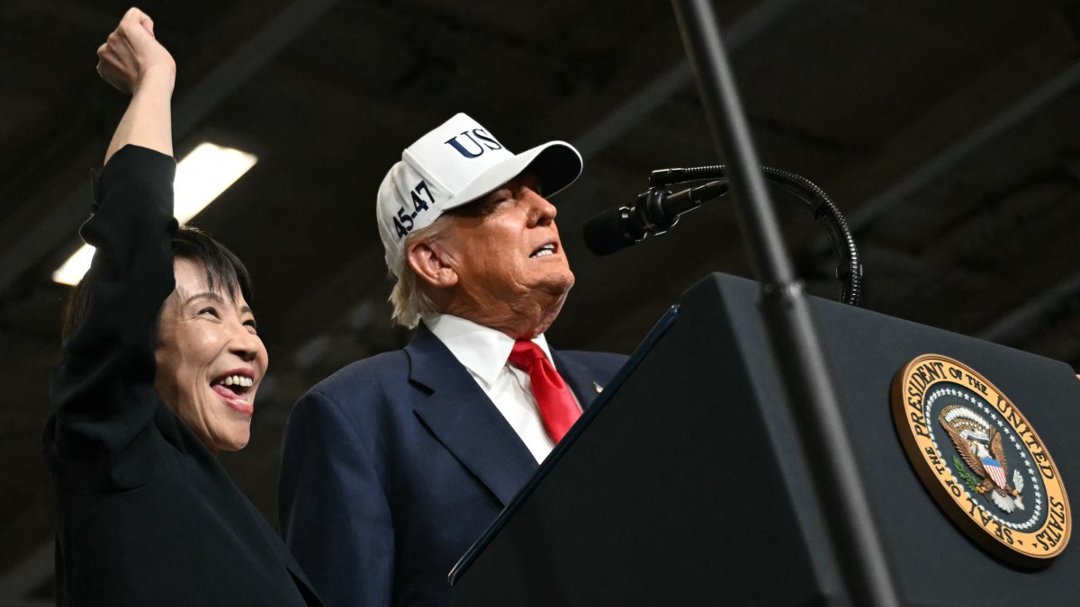 Sanae Takaichi junto a Donald Trump/ Andrew Caballero- Reynolds