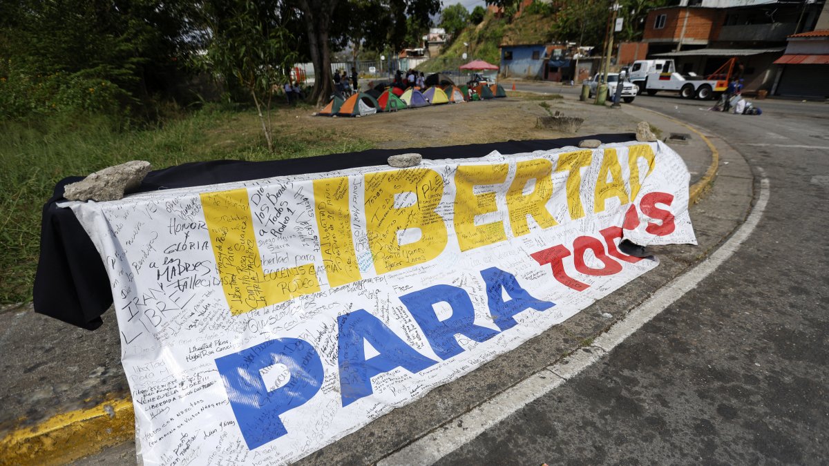 Una pancarta que dice 