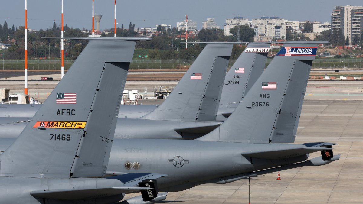 Air Force aircraft/ Jack Guez.