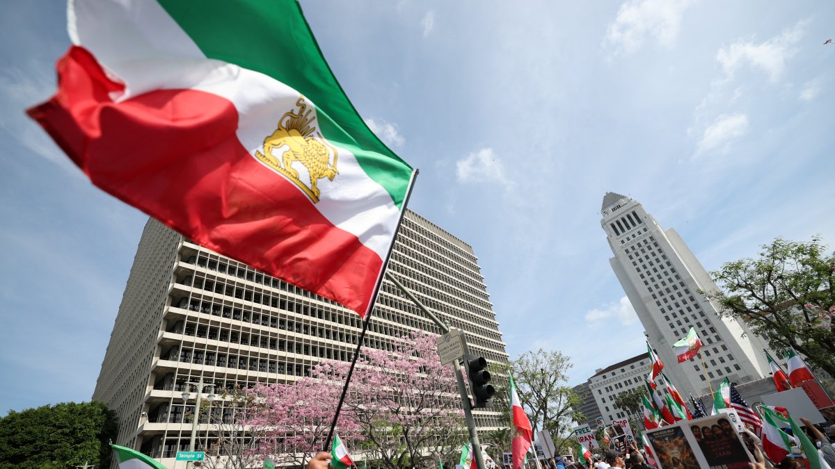 Manifestantes se concentran en solidaridad con el movimiento de protesta iraní en Los Ángeles (Files)