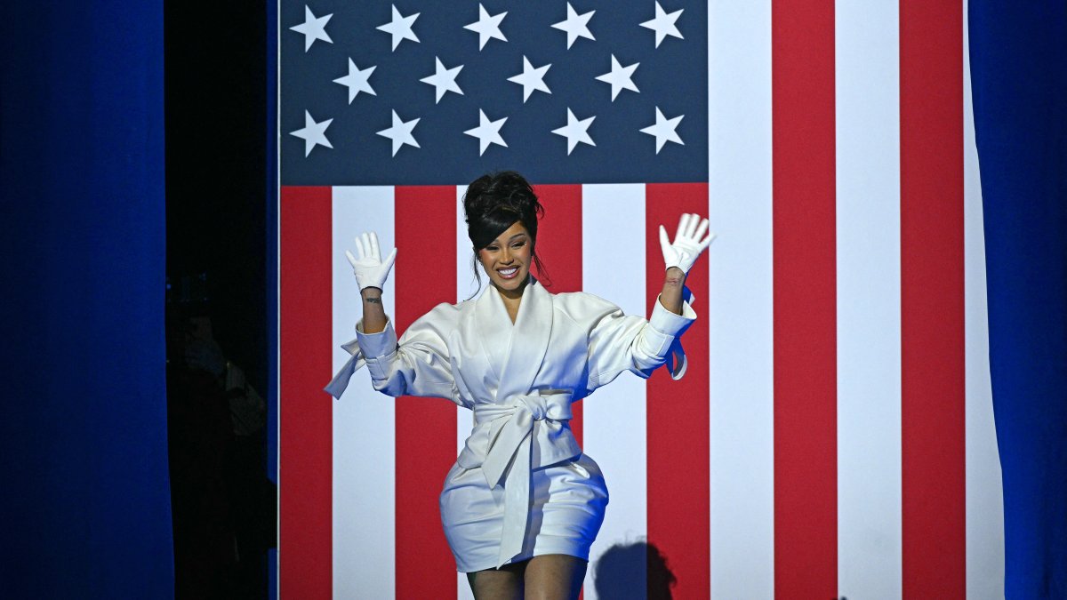 Cardi B en un evento a favor de Kamala Harris/ Brendan Smialowski