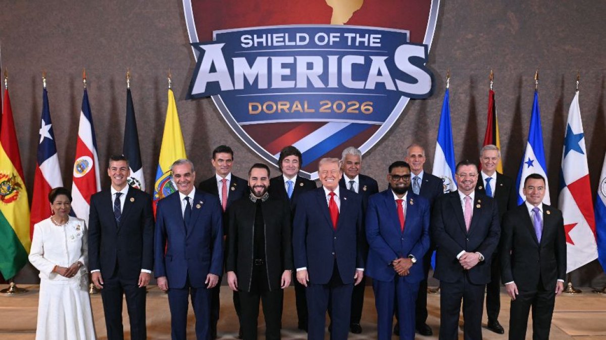 Donald Trump acompañado por otros líderes de la región.