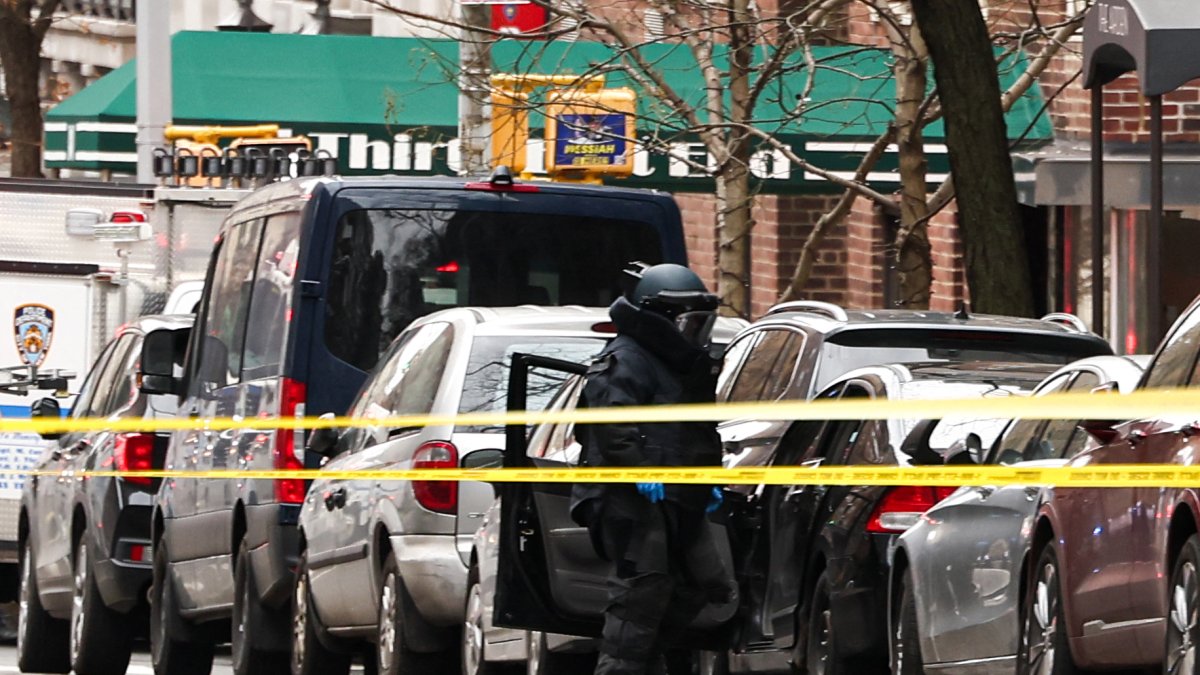 Police operation outside Zohran Mamdani's residence/Charly Triballeau