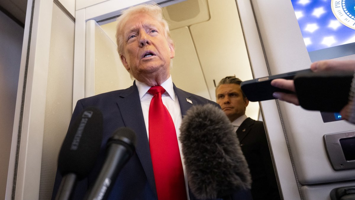 Donald Trump en el Air Force One/ Saul Loeb