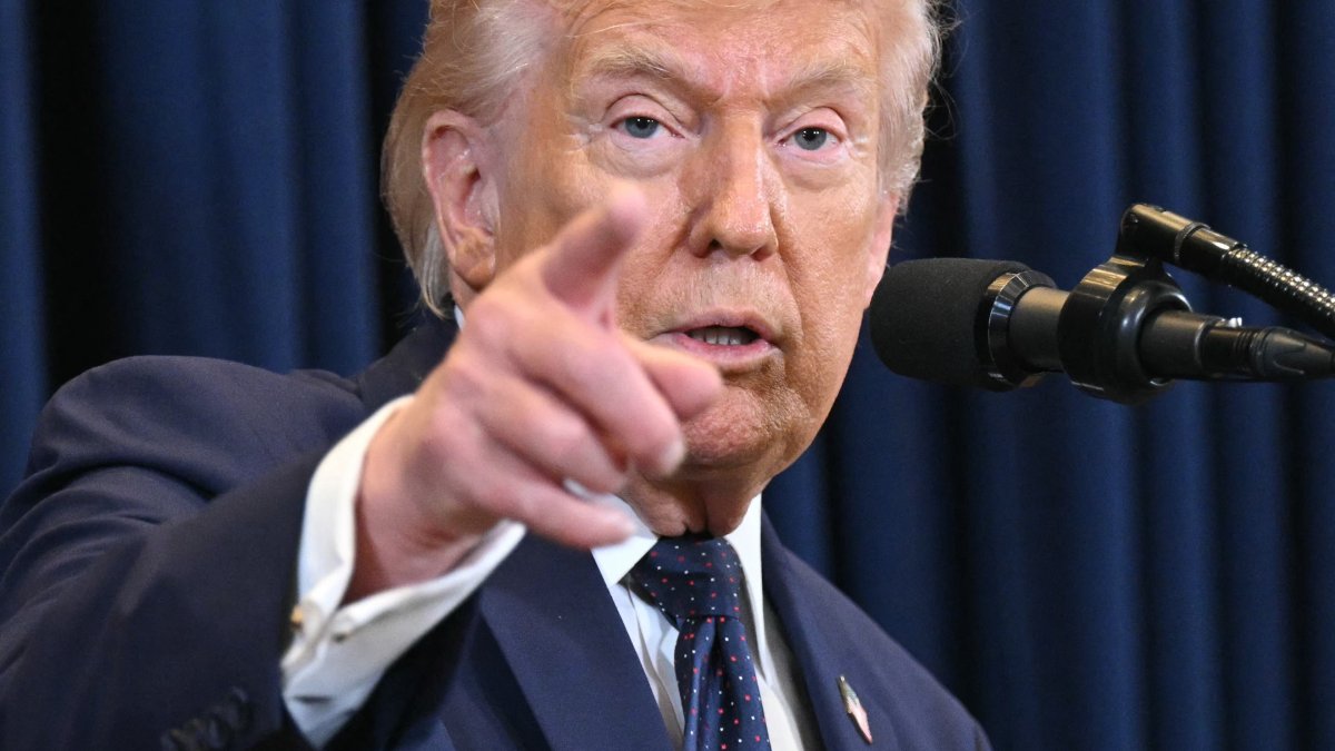 Donald Trump at a press conference/Saul Loeb.