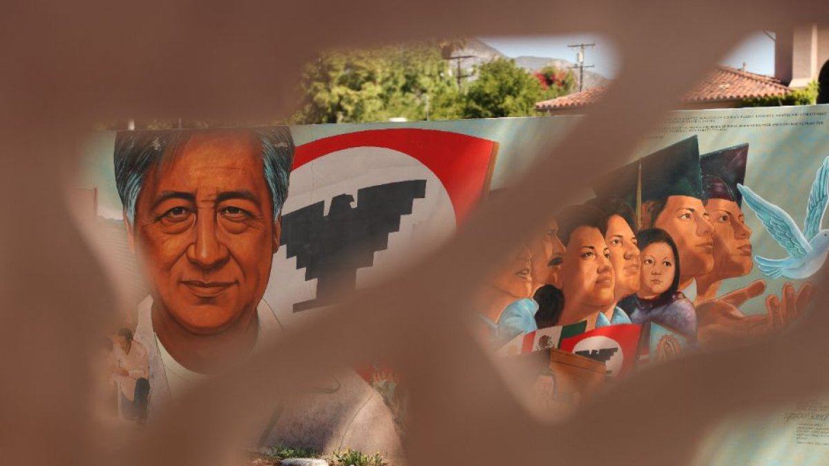 A 2004 mural by artist Ignacio Gomez featuring Cesar Chavez.