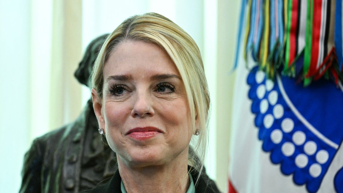 Pam Bondi en el Salón Oval/ Jim Watson