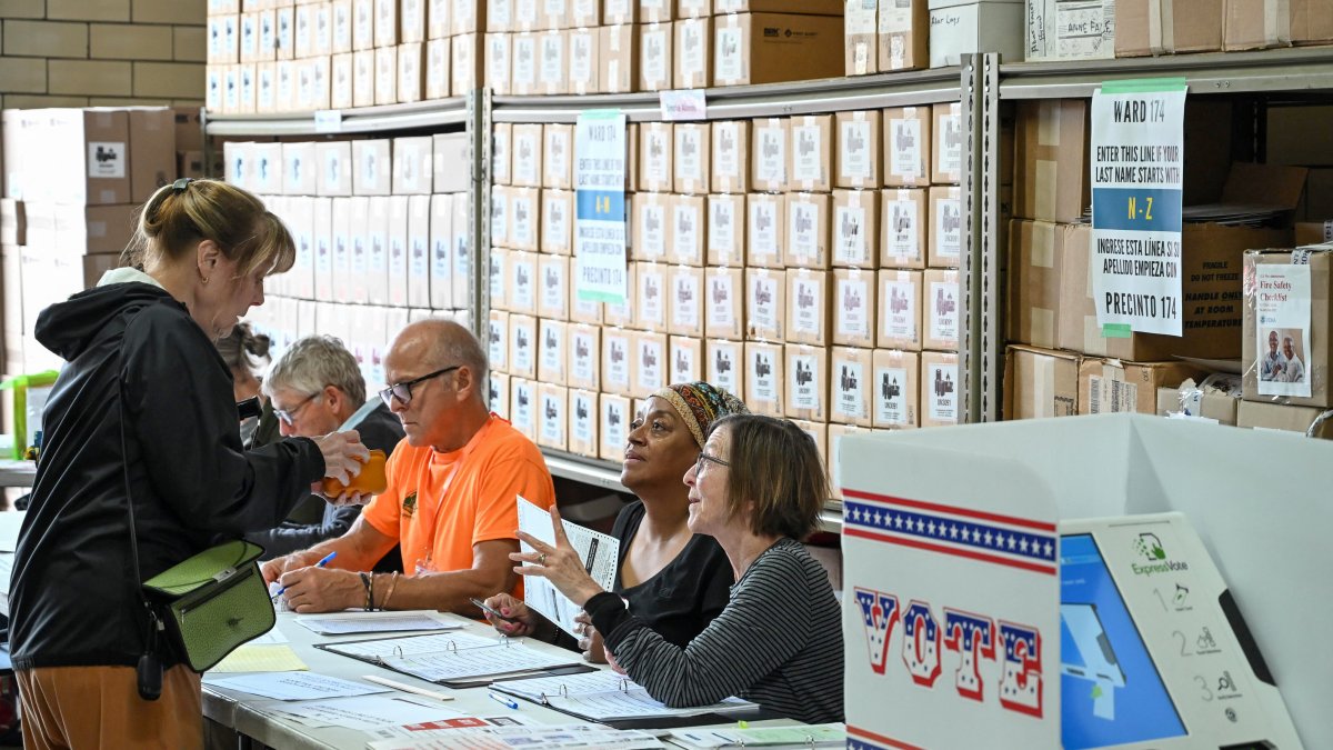 Polling place in Milwaukee, Wisconsin/ Alex Wroblewski.