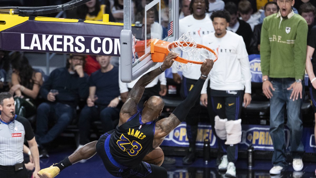 LeBron James dunks against the Phoenix Suns