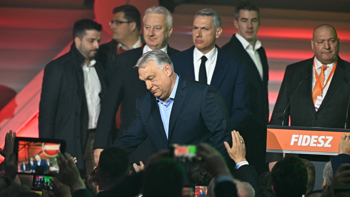 Viktor Orbán en el centro de campaña de Fidesz/ ATTILA KISBENEDEK