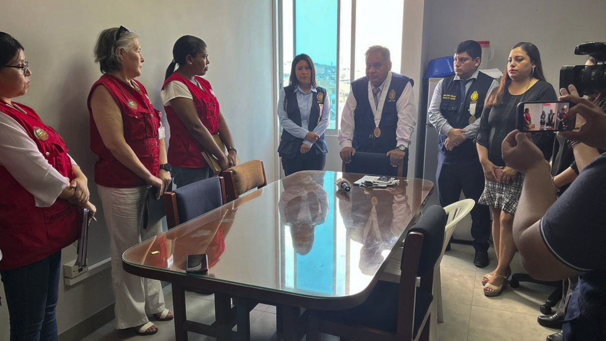 Fiscales, durante el registro de la ONPE