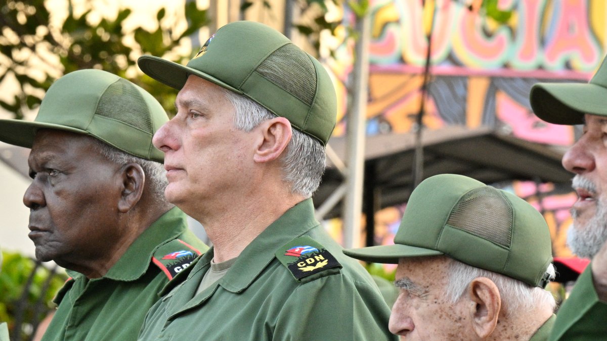 Miguel Díaz Canel, leader of the Cuban regime, together with other officials.