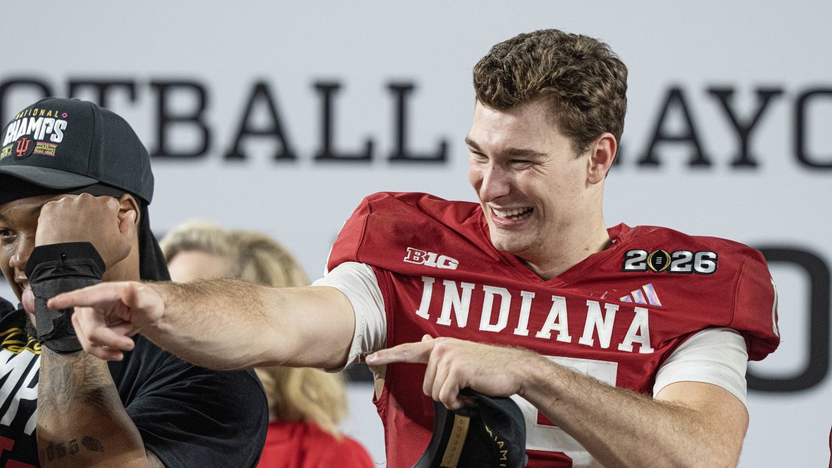 Fernando Mendoza celebrates the University Championship