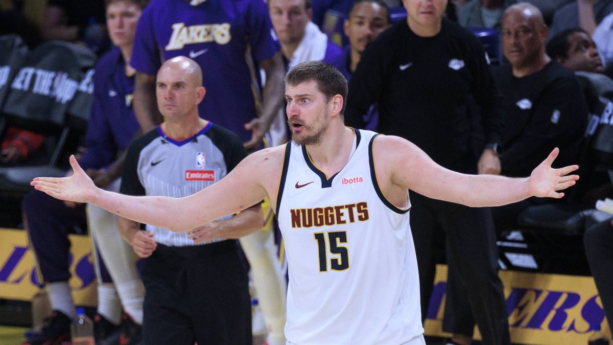 Jokic se lamenta durante un partido