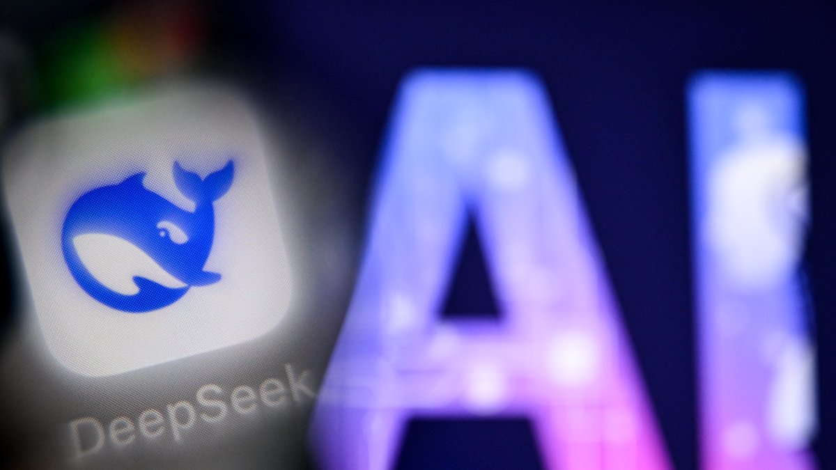 The logo of Chinese company DeepSeek next to an AI.