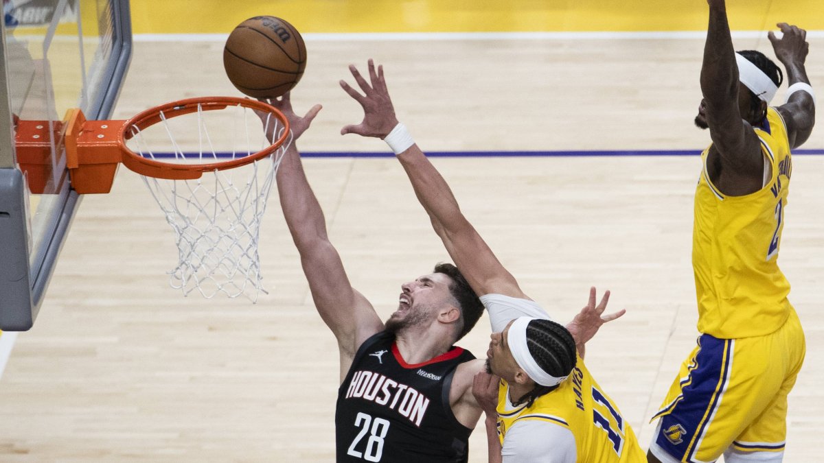 Alperen Sengun (Rockets), frente a los Lakers en los Playoffs de la NBA 2026