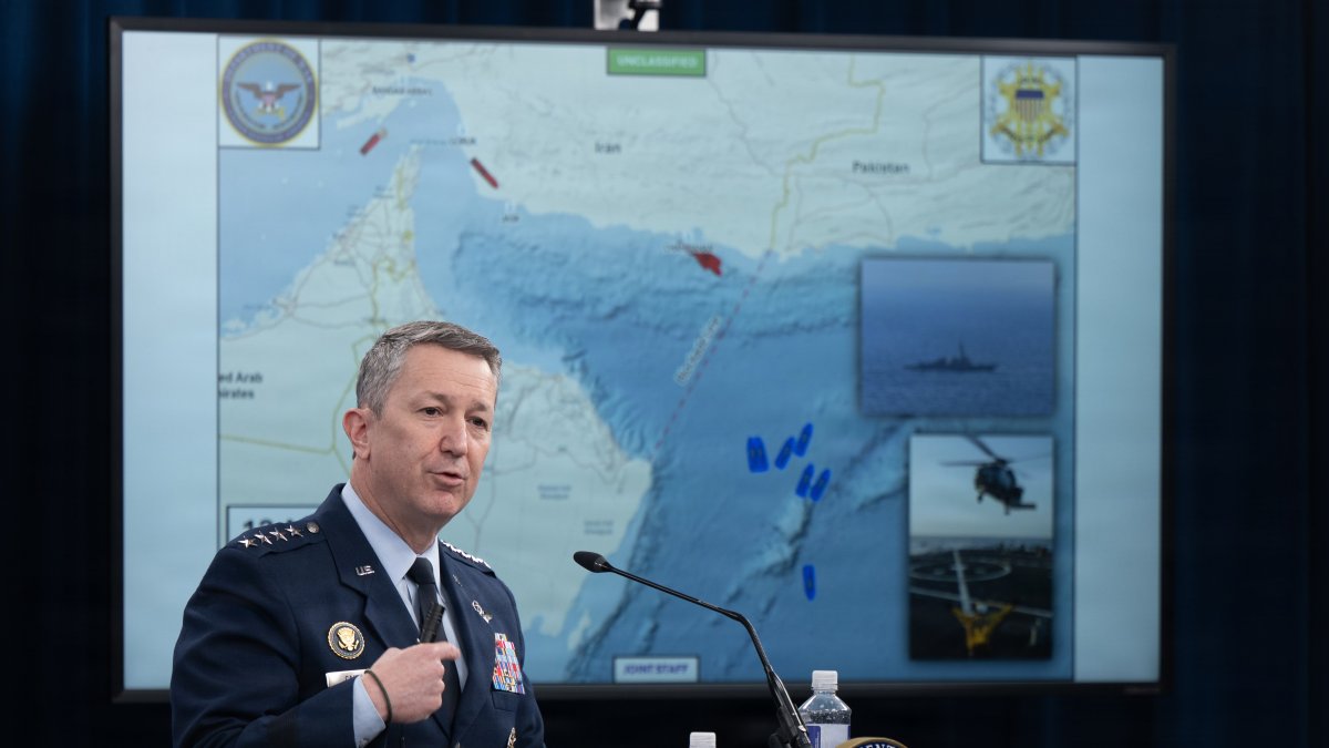 El presidente del Estado Mayor Conjunto, Dan Caine, en una rueda de prensa en el Pentágono