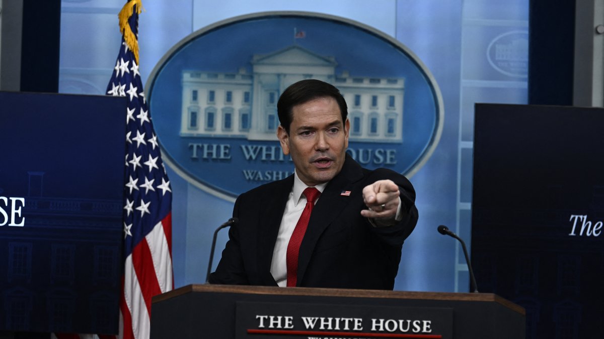 Marco Rubio at the press conference/ Kent Nishimura.