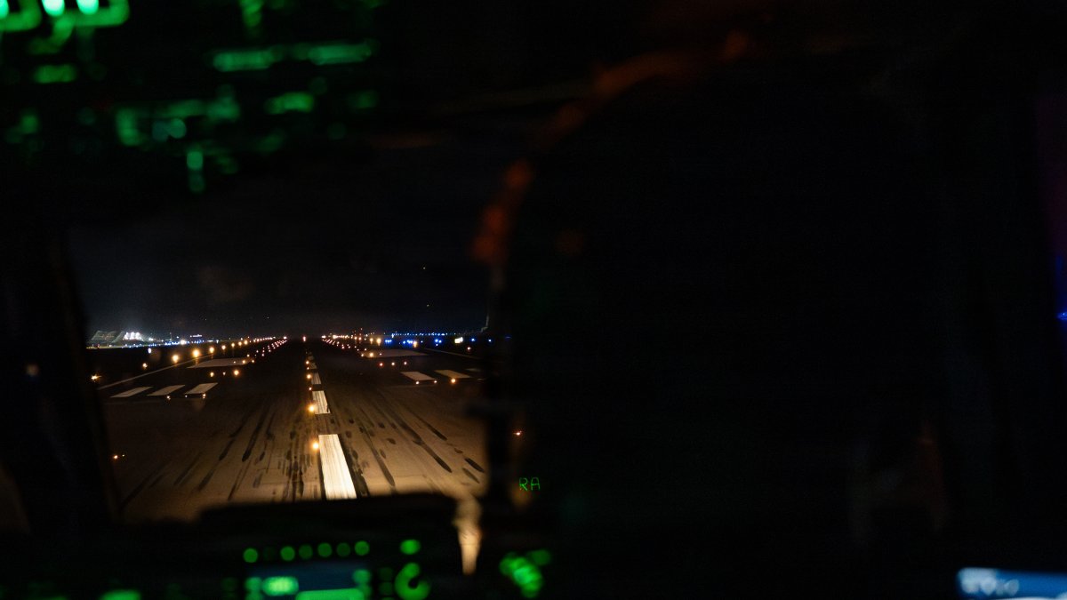 Un C-17 Globemaster se dispone a despegar en apoyo de Epic Fury