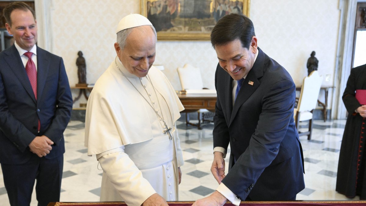 El Papa León XIV junto a Marco Rubio en el Vaticano