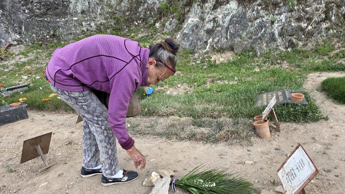 Carmen Navas, mother of Victor Quero, visiting the presumed burial place of her son, shortly after the regime reported his death.