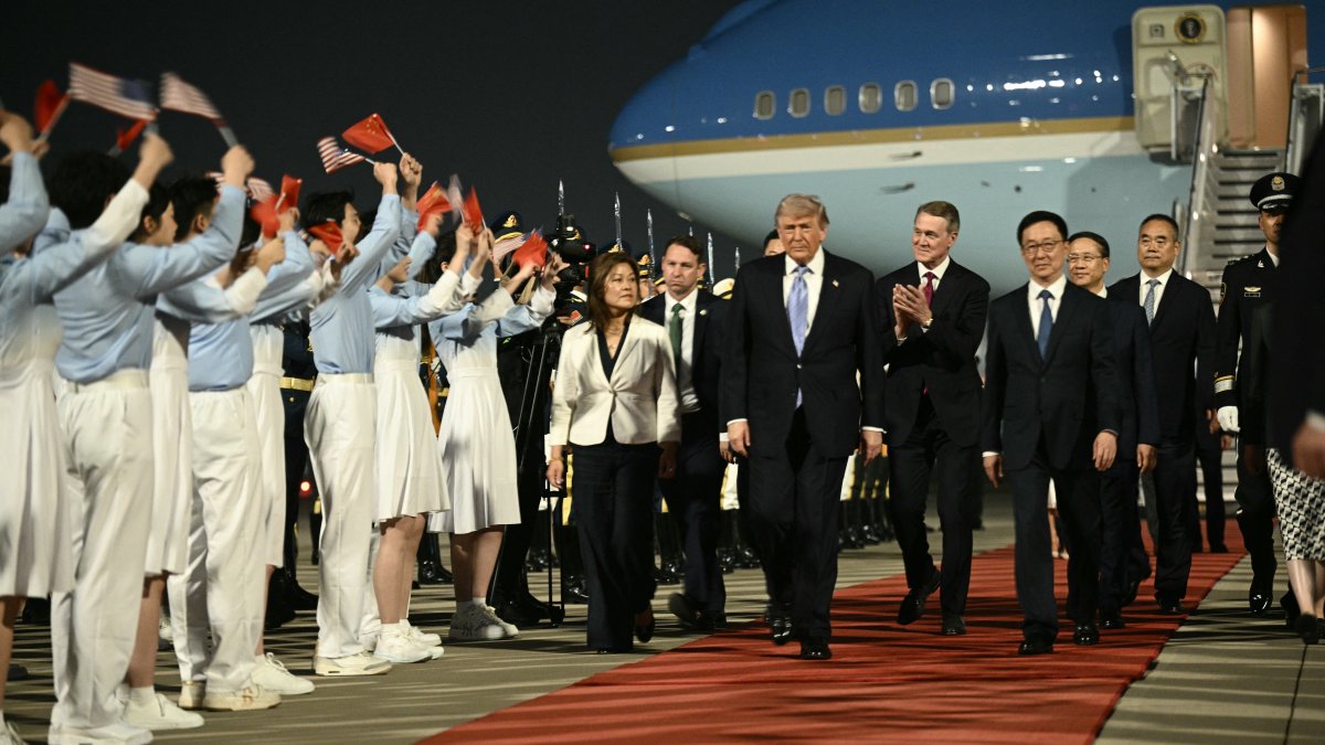 El presidente Donald Trump aterrizó en China este miércoles