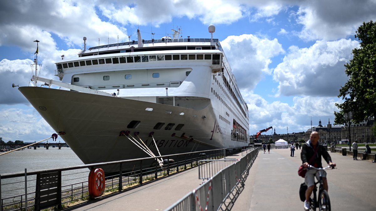 El crucero Ambition en Francia