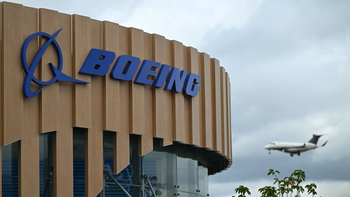 Logotipo en el stand de Boeing
