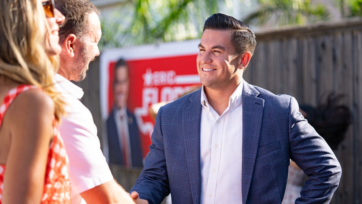 Eric Flores, candidato republicano al Congreso