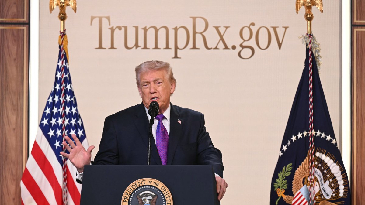 El presidente Donald Trump presenta la nueva plataforma TrumpRx (Archivo)