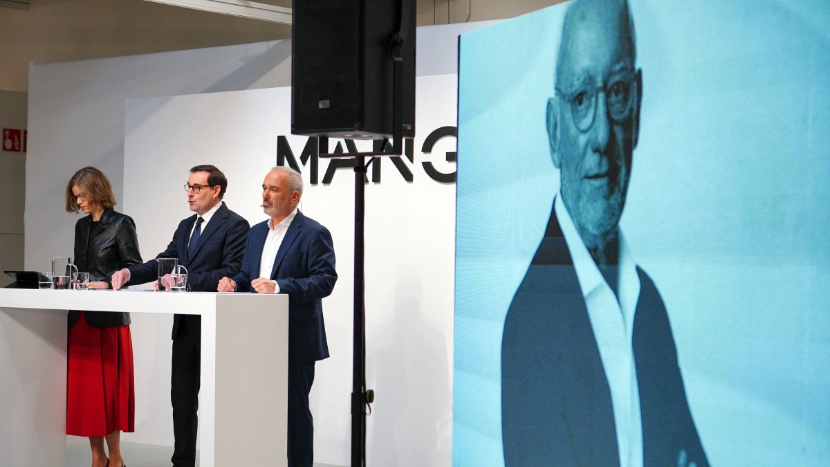 (File) An image of the tribute to Mango founder Isak Andic.