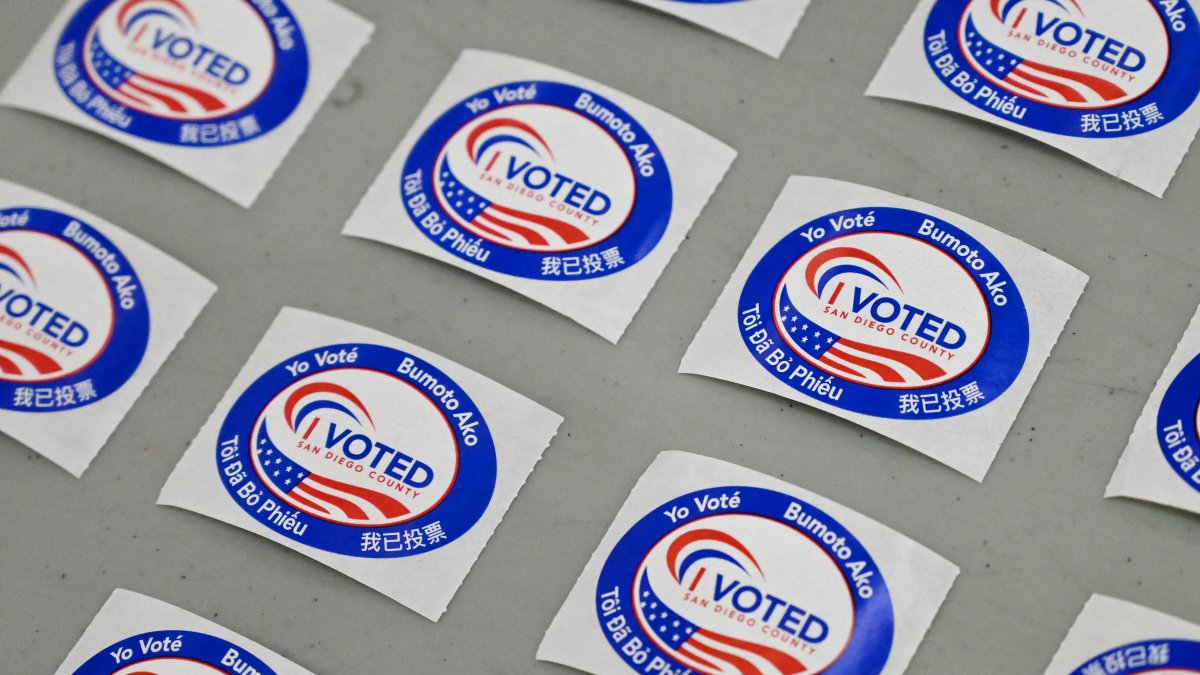 Polling place in California/ Carlos Moreno.