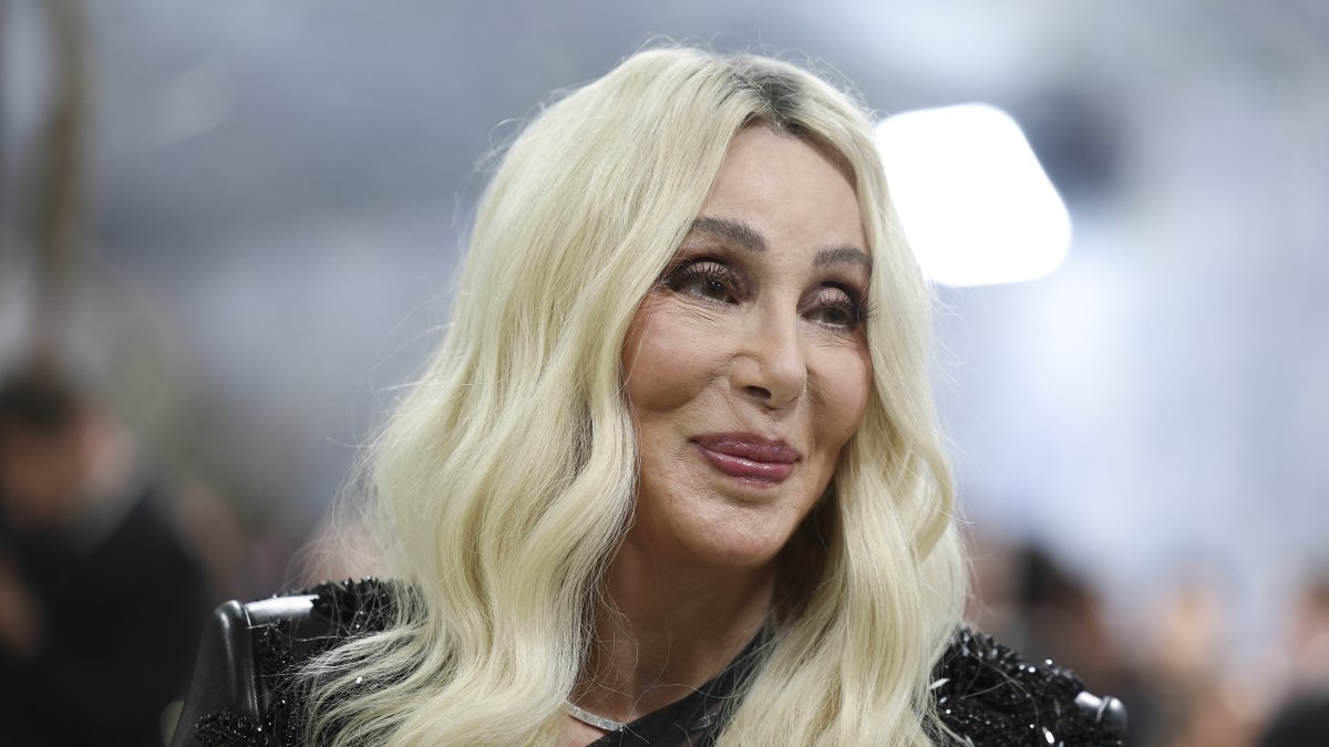 La cantante Cher llegando a la Met Gala en 2026