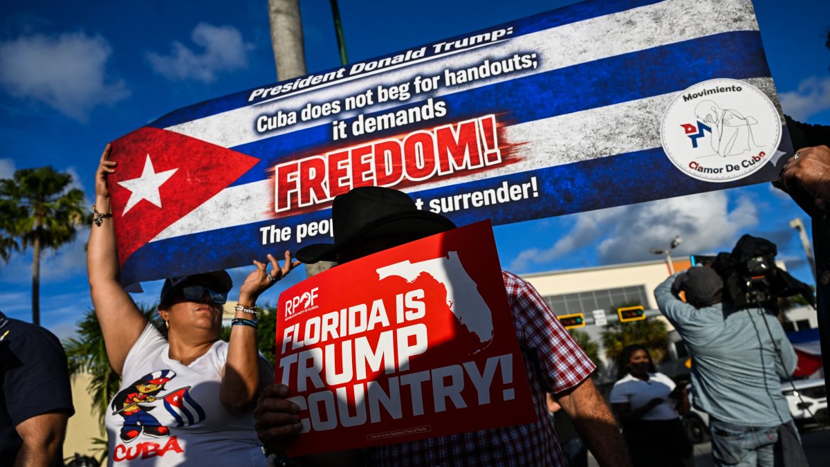 Manifestación en Miami en apoyo a la imputación de Raúl Castro por el Departamento de Justicia, este miércoles 20 de mayo.