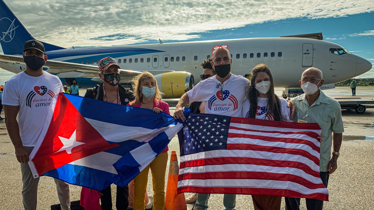 Miembros de las ONG Puentes de Amor, Foro del Pueblo y CODEPINK en Cuba (Archivo)