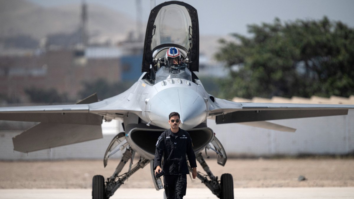 A U.S. pilot walks in front of a fighter plane (File)