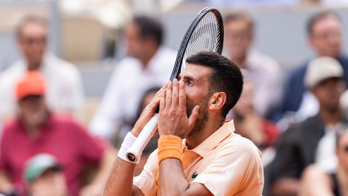 Novak Djokovic se lamenta tras perder frente a Joao Fonseca