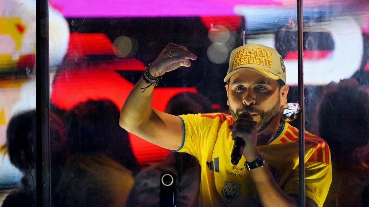 Abelardo de la Espriella addresses supporters behind bulletproof glass in Barranquilla, Colombia.