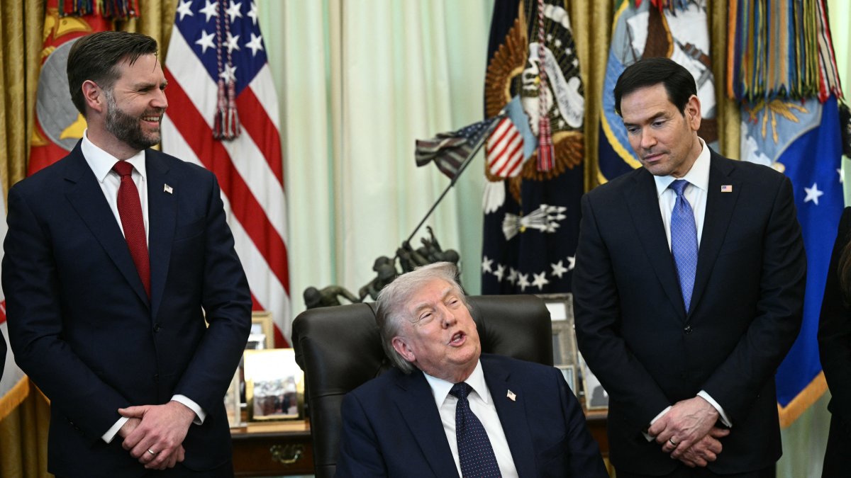 JD Vance, Donald Trump y Marco Rubio, en la Casa Blanca. Abril de 2026